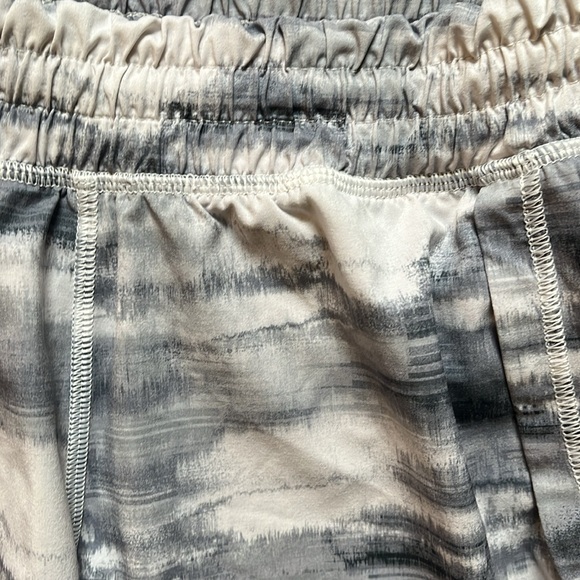 Athleta Racer Run Tie Dye shorts, size XS - Picture 3 of 10